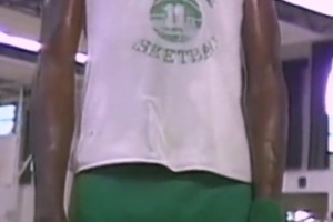 高中時期的奧尼爾，這身材十分精壯?。∫稽c也不胖！