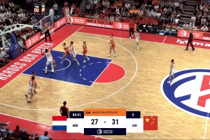 大秋就是穩(wěn)！胡金秋拼到進攻籃板 緊接背身單打勾射取分