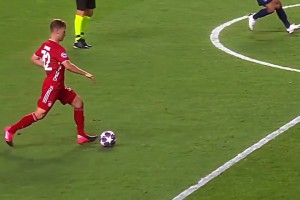 羨慕嫉妒恨！阿森納球迷參觀切爾西獎杯時的表情