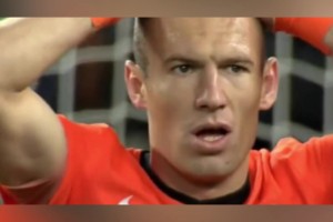 你覺(jué)得哪個(gè)最令人遺憾？世界杯決賽羅本，伊瓜因均失單刀！