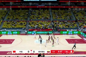 為中國隊先拔頭籌！胡金秋跳球后接趙睿助攻輕松上籃打進(jìn)！