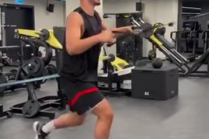 變壯了嗎？申京的休賽期訓(xùn)練！反擊接隊友傳球起飛暴扣！