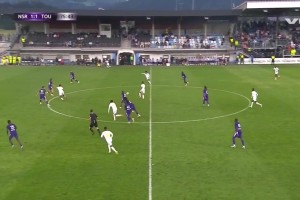 利雅得勝利反超比分！納瓦夫右路下底挑傳門前，馬蘭頭球破門