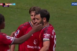 完全個(gè)人能力！芒特轉(zhuǎn)身寫(xiě)意兜射遠(yuǎn)角破門(mén)！曼聯(lián)2-1埃弗頓！