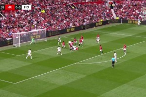 這是什么業(yè)余防守？曼聯(lián)角球防守后點(diǎn)全空，索姆推射破門