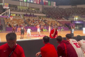 愛之深責(zé)之切！郭士強(qiáng)在線批評(píng)王俊杰跑錯(cuò)戰(zhàn)術(shù)：腦子要保持清楚！