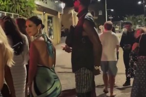 戴護(hù)膝去夜店？海外網(wǎng)友將保羅-喬治罵上熱搜！怒批其非常不職業(yè)