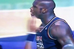 楊毅：湖人三連冠陣容 別說(shuō)宇宙勇哪怕喬丹的公牛都打不過(guò)他們~