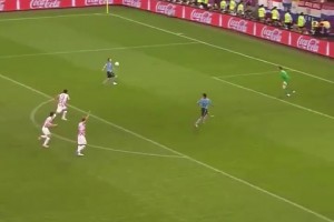 王朝球隊(duì)的絕對(duì)核心！伊涅斯塔12年歐洲杯集錦！如日中天的小白！