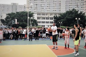 何時(shí)能再來？濃眉當(dāng)年中國行玩得很開心?。∧菚r(shí)還滿臉青澀~