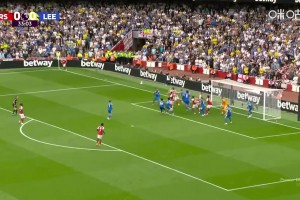 角球當點球使！賴斯角球傳中，廷伯甩頭攻門得手