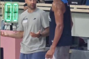 火蜜都認(rèn)識(shí)吧？當(dāng)年的斯潘諾里斯如今成了執(zhí)教字母哥的希臘主帥！