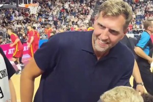 永遠的諾天王！諾維茨基現(xiàn)身歐錦賽現(xiàn)場為德國男籃加油??