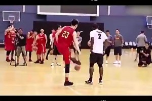 歐文1v1張鎮(zhèn)麟，感覺德魯大叔都沒咋發(fā)力比賽就結(jié)束了