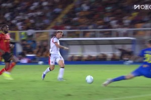 S-希門尼斯單刀沒有打進(jìn)！解說員激情吶喊后:這球偏的有點(diǎn)多