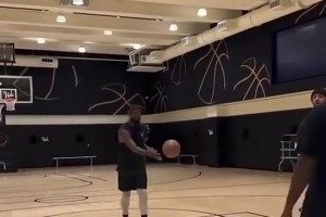 歐文看上去康復(fù)得十分不錯，連左手拋投都這么絲滑！