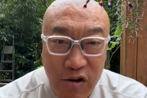 馬?。荷昃┚尤话鸭s老師辦了！他就是歐錦賽第一中鋒 我公認的~