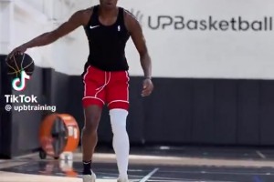 打不動?。∽穳粼谝扒蚓謫未蚰碌?，竟出現(xiàn)離譜三不沾