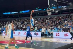 這簡直是野獸！字母哥快攻不運球大步暴扣 對方直接放棄防守