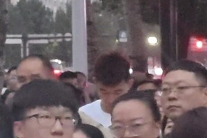 在東北，你就是孫銘徽，你也得排隊(duì)接孩子放學(xué)