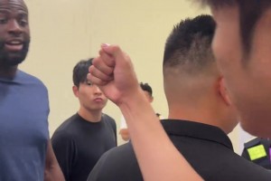 兄弟們，這場(chǎng)比賽應(yīng)該怎么打？