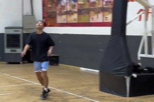 追夢(mèng)在中國(guó)訓(xùn)練備戰(zhàn)百分大戰(zhàn)，還是招牌撅腚投籃