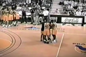 入鄉(xiāng)隨俗！格林給趙本山捧場穿花襯衣吹嗩吶！場上惡漢場下高情商