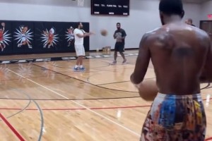 復(fù)出越來越近了？歐文訓(xùn)練八連中，投籃手型似乎有所調(diào)整