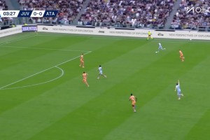 這都不傳？庫普梅納斯斷球小角度低射被撲！奧蓬達包抄空門跪地了