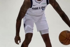 和濃眉再聚首！拉塞爾身披獨行俠5號球衣拍攝定妝照