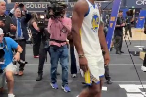 加起來一百多歲了！庫(kù)里+追夢(mèng)+巴特勒媒體日同框合影