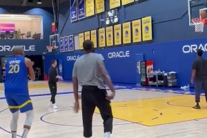 真空間型五號(hào)位??！霍福德與追夢同框練習(xí)三分投射