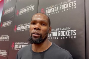 以后的生涯都將佩戴護目鏡！濃眉接受采訪，這眼睛紅得讓人心疼啊