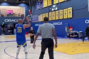 玄冥二老！霍福德和追夢一起加練三分 姿勢咋還越來越像了