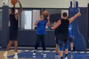 真準啊！克萊和拉塞爾在訓(xùn)練后進行三分PK