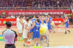 青島男籃趙嘉義參加微博頒獎(jiǎng)，回家后被主教練各種“盤問”！