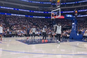 真會(huì)玩！萊夫利用球砸地反彈，給自己傳了記空接暴扣！