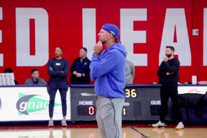 在湖人曾是冠軍教頭！獨(dú)行俠內(nèi)部訓(xùn)練，助教沃格爾發(fā)表講話