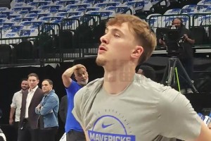 萬眾期待！狀元弗拉格賽前熱身 這投籃節(jié)奏看著挺舒服！