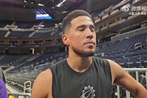 布克：我和庫里沒聊過，但他不會離開勇士，我也不會離開太陽