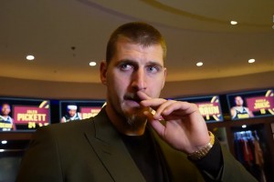 整活！約老師被問到如何評價隊友戈登的炸裂暴扣：啥時候扣的？我忘了