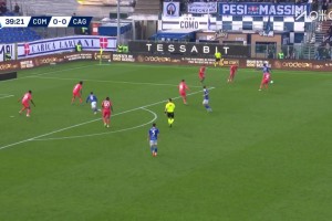 有點(diǎn)辣眼睛！莫拉塔門前射門竟踢空