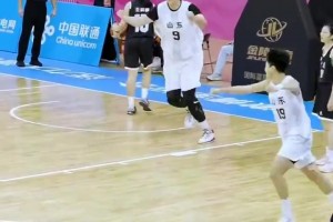 中國女籃第一個實戰(zhàn)扣籃！2米26的張子宇在全運會上表演了扣籃