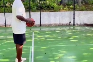 喬丹：有點緊張 ？多年沒打球中投依然如此穩(wěn)！