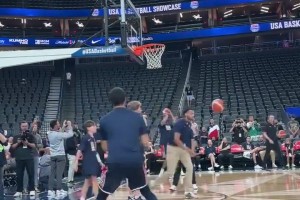 射手和射手有不同！庫里和布克這投籃手型，你更喜歡哪個