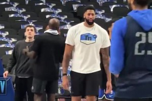 濃眉你這……看來(lái)不能怪東契奇，達(dá)拉斯這地方，誰(shuí)來(lái)了都得胖！