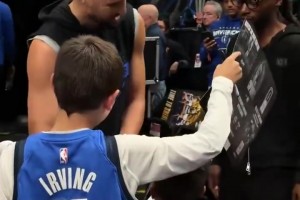 雖然這賽季狀態(tài)不好，但克萊在獨(dú)行俠主場(chǎng)人氣還是可以的