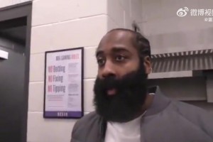 登哥都想不通啊！哈登采訪直言：格萊姆斯就是沖著我的手肘來的！