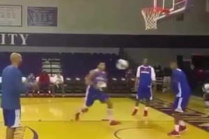 夸張的彈跳！連續(xù)的原地大風(fēng)車(chē)扣籃！鄧肯：我當(dāng)初就是這么想的~